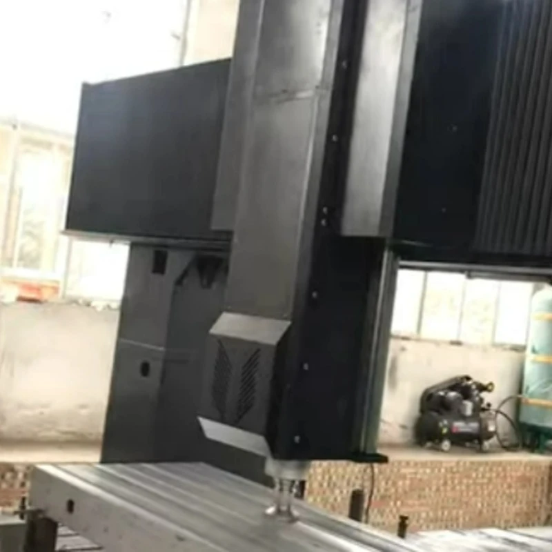 Platform slot T berada di bawah pemesinan kontrol numerik komputer CNC